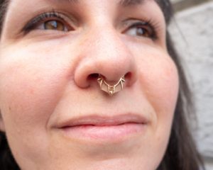 piercing septum avec chauve-souris BVLA